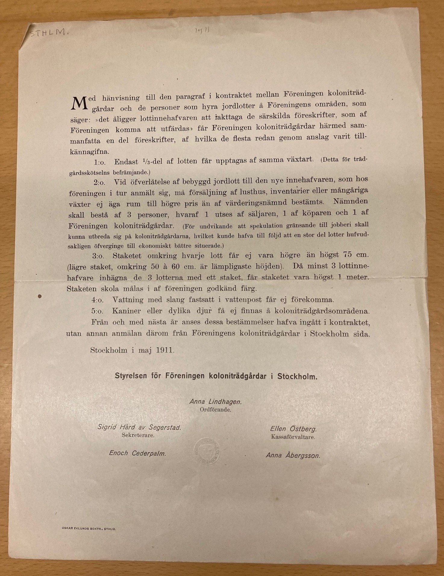 Färgfoto av ett tryckt officiellt brev på vitt papper