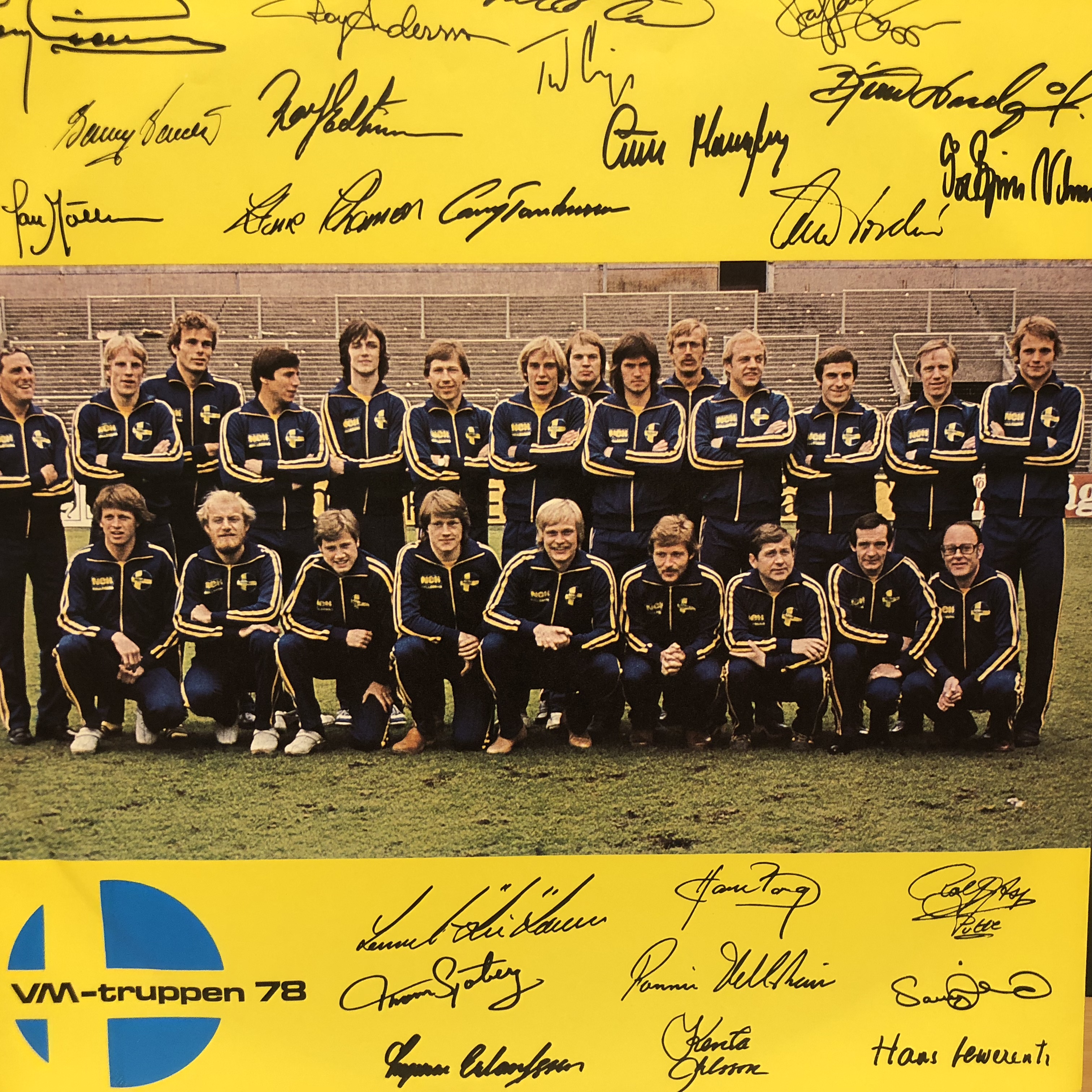 Innerfodralet till VM-skivan med Schytts från 1978, med autografer från laget