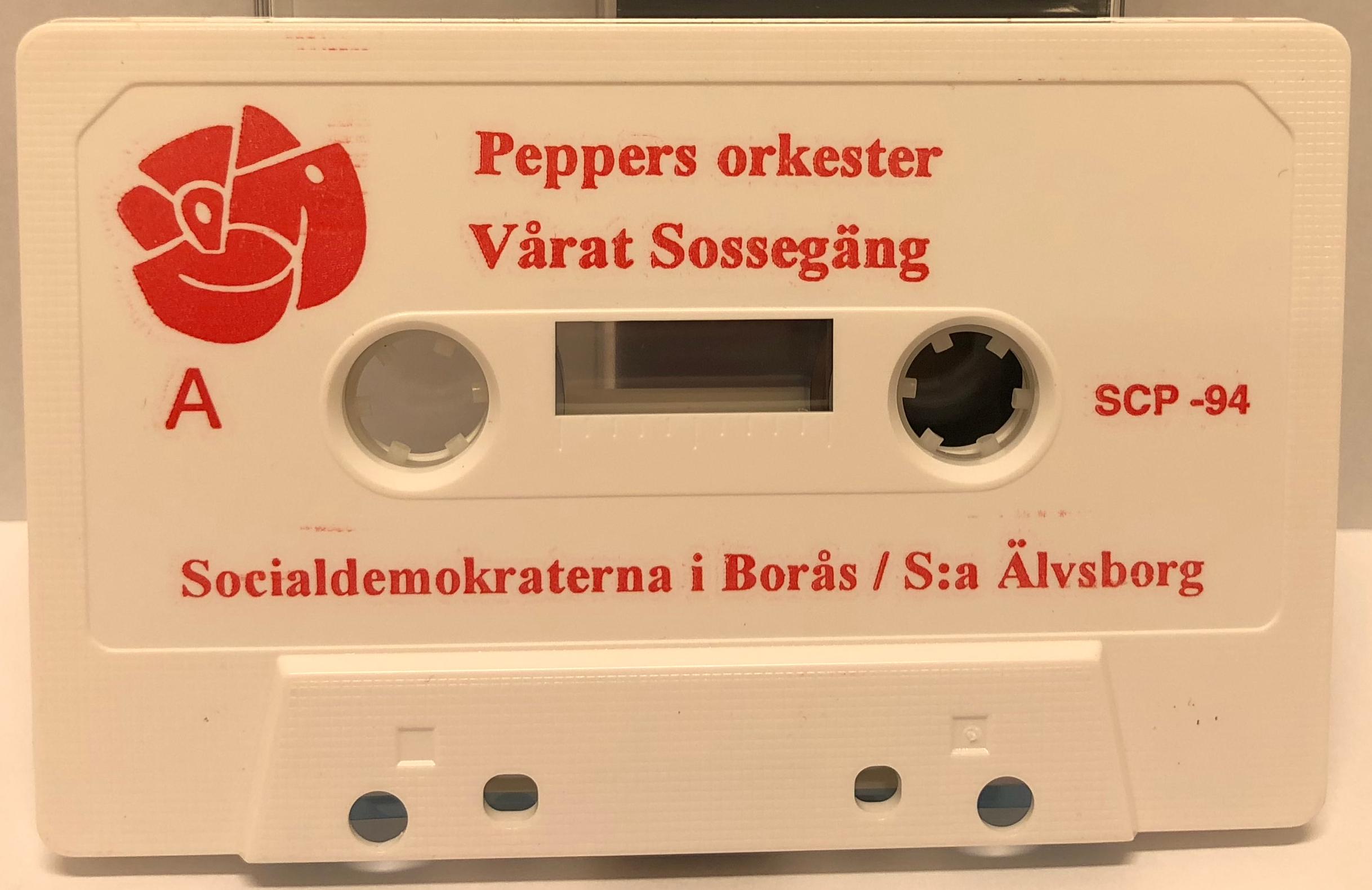Spartansk design på kassetten av Peppers orkester från Borås med "Vårat Sossegäng", 1994