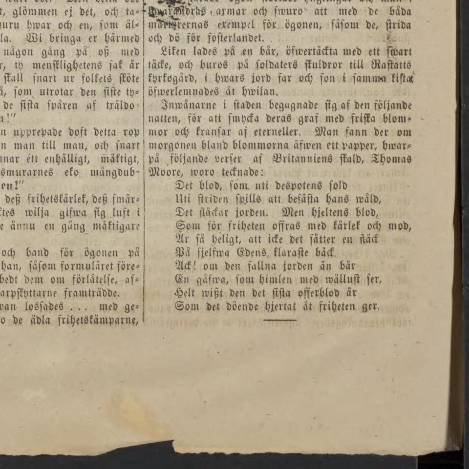 Färgfoto av en tryckt text i frakturstil i två spalter.