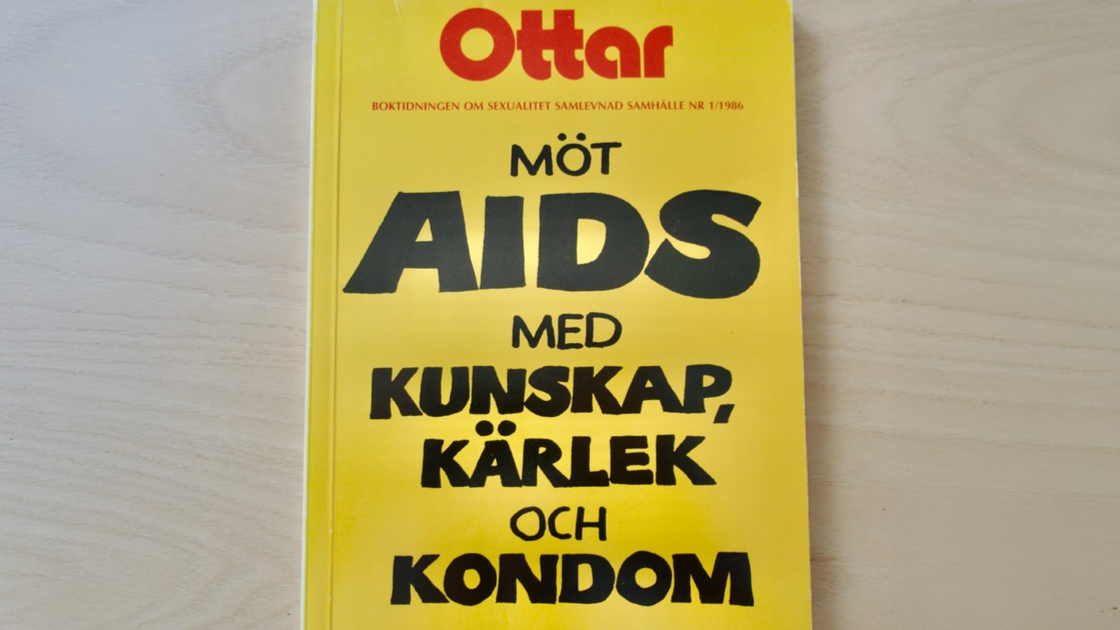 Omslag till tidningen Ottar med texten Möt aids med kunskap, kärlek och kondom.