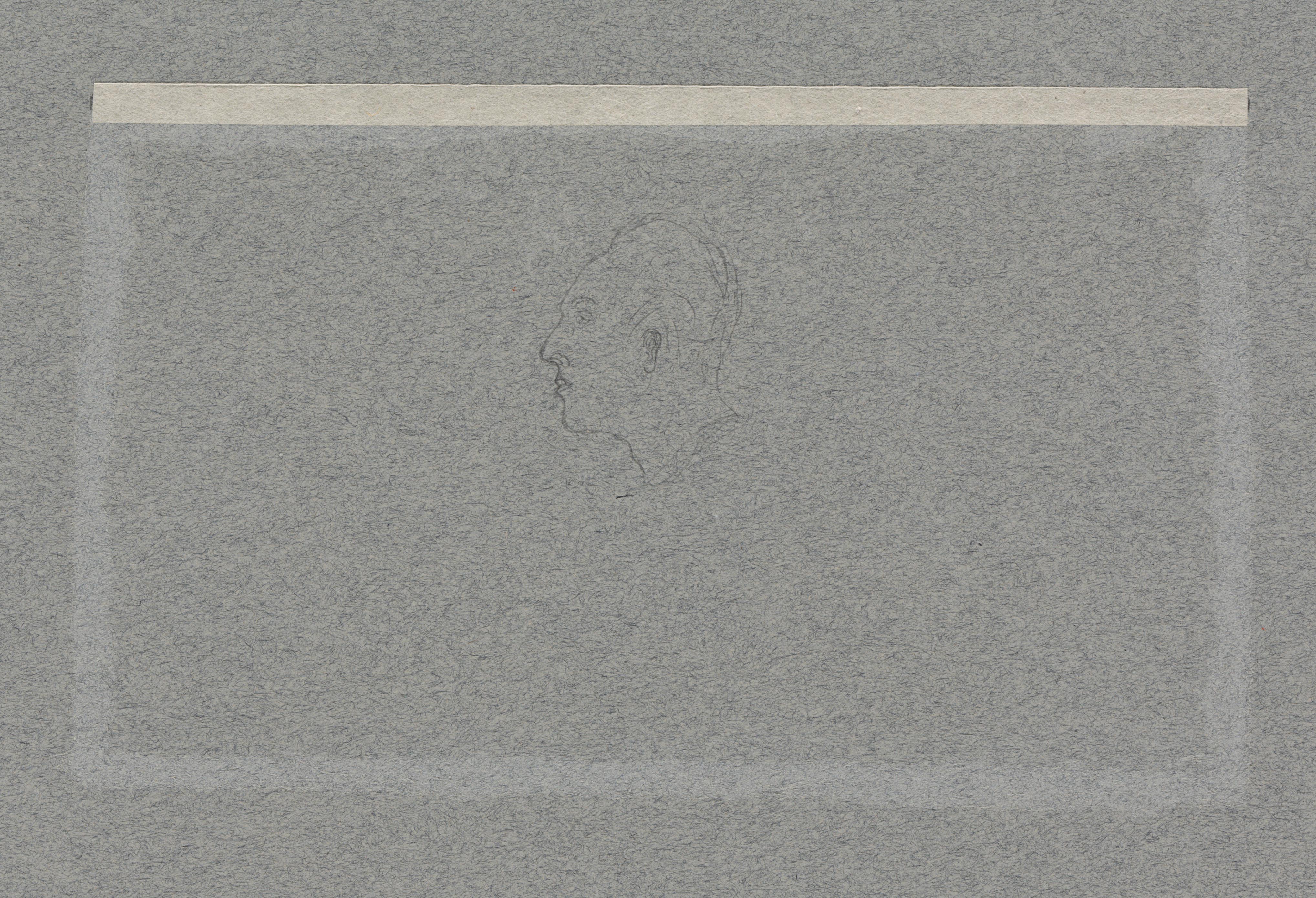 Blågrått pappersark med rester av lim och pappersremsor, i mitten skymtar en vag skiss av ett mansansikte i profil.