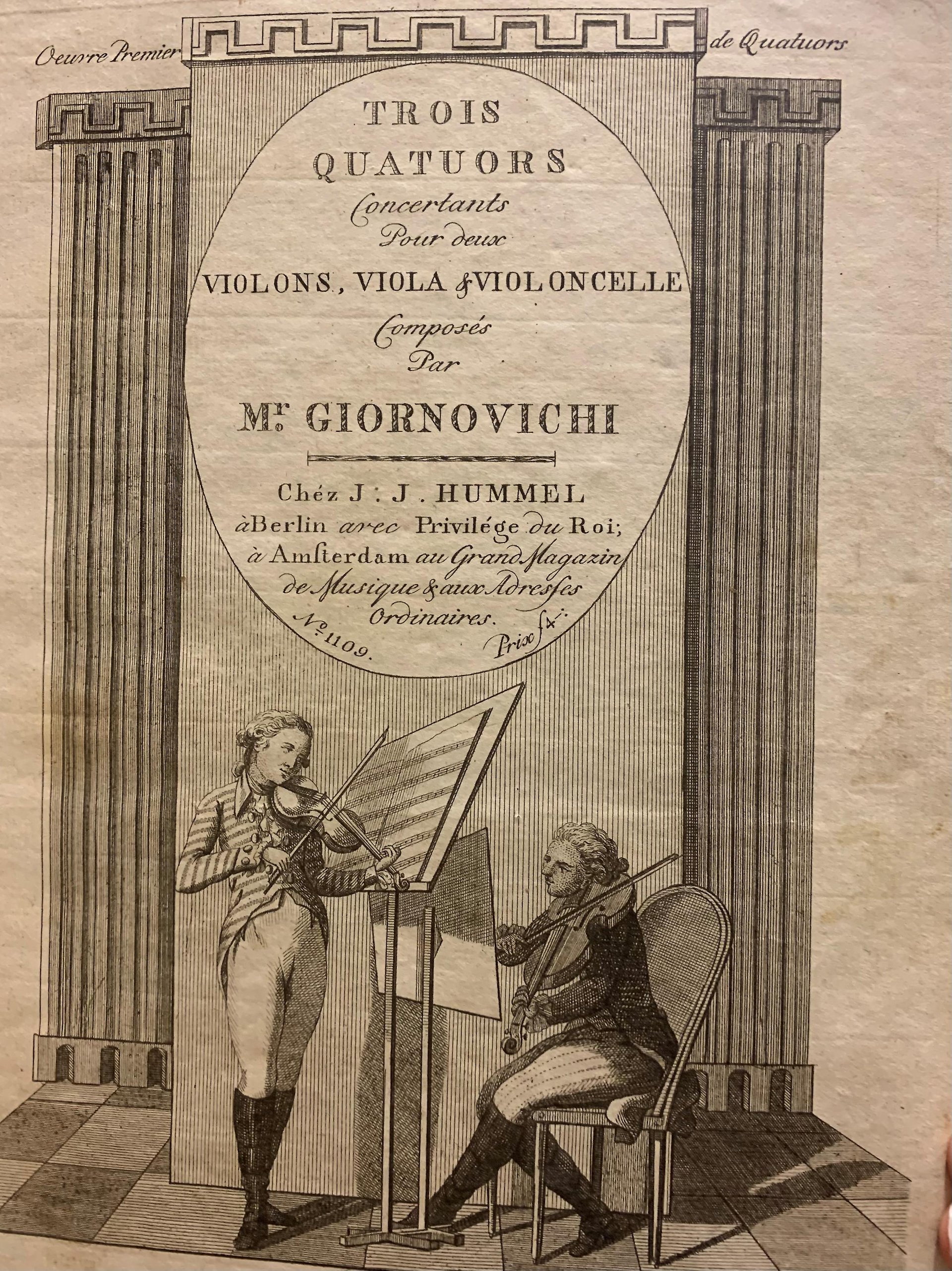 Svartvit titelsida föreställande två musiker i 1700-talskläder, den ena spelande fiol, den andra cello.