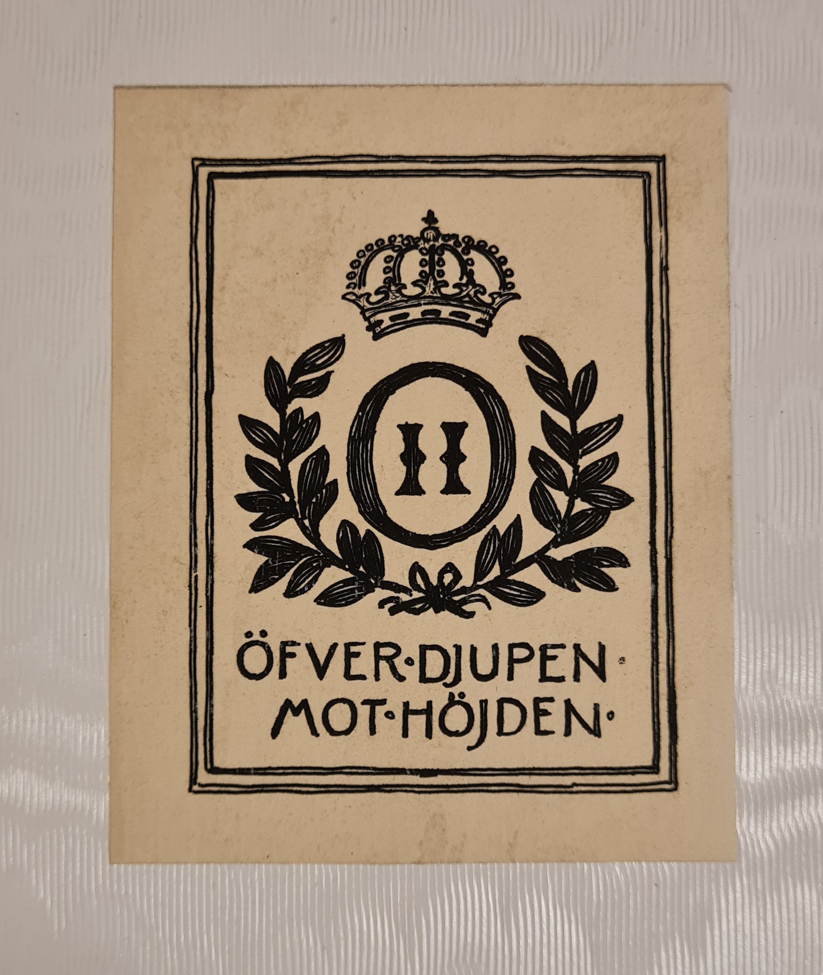 Bild av Oskar II:s exlibris.