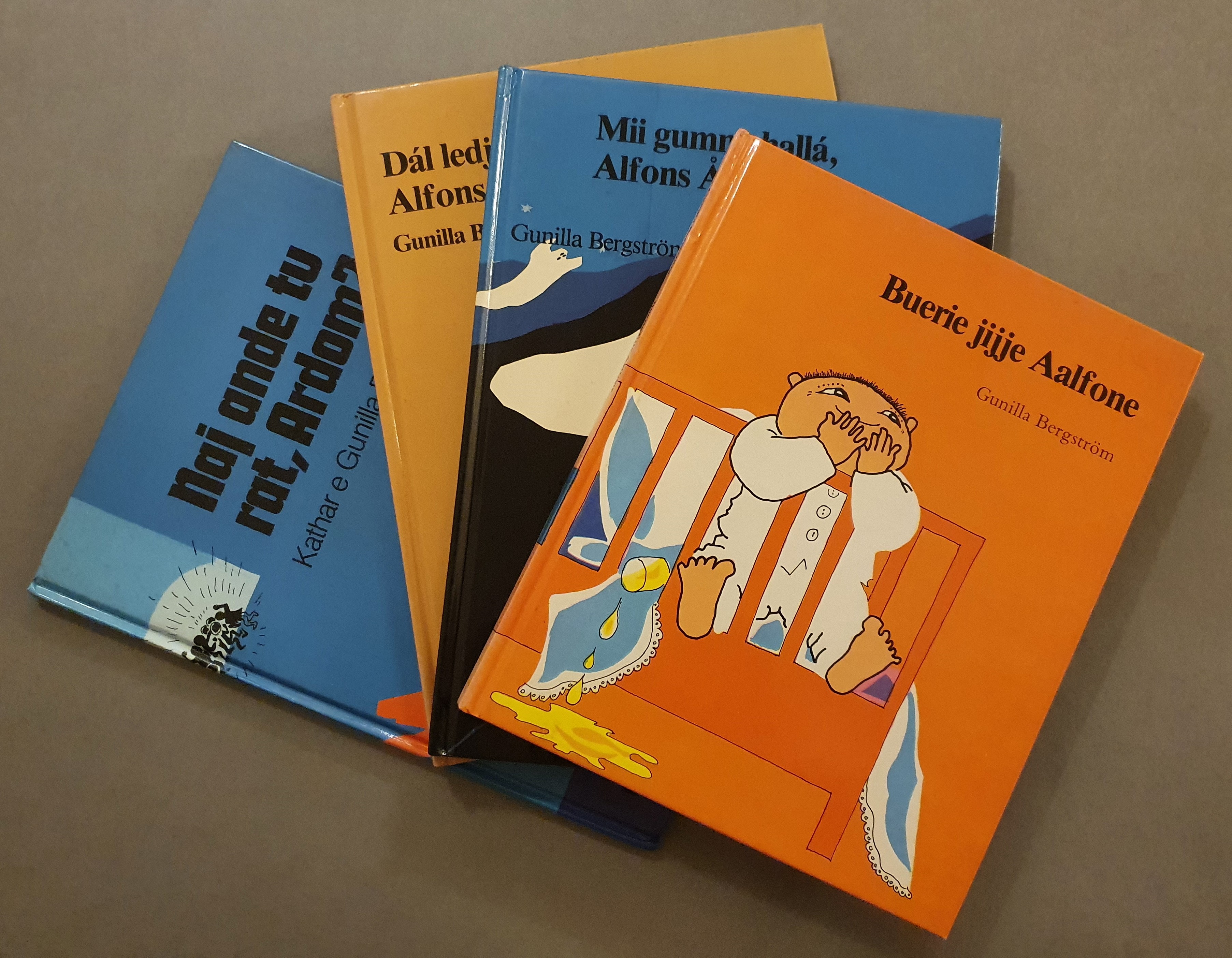 Fyra Alfons Åberg-böcker på olika språk