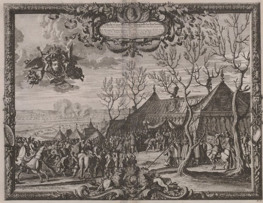 Svartvit gravyr föreställande en stor samling män utanför ett tält där Karl X Gustav står i dörröppningen, i bakgrunden syns fler tält och ett avlägset slagfält.