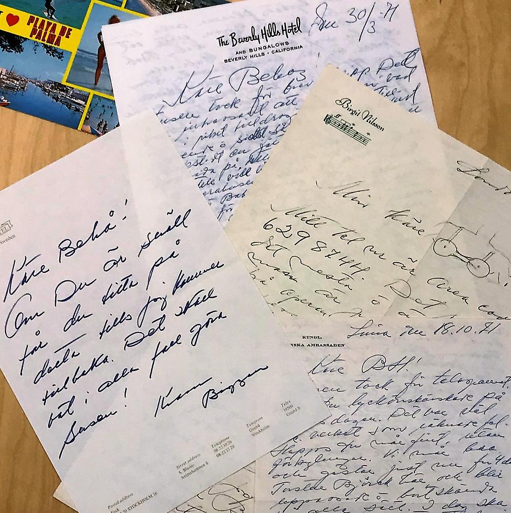 Fyra handskrivna brev och ett vykort från Birgit Nilsson till Bertil Hagman, skämtsamt kallad BH