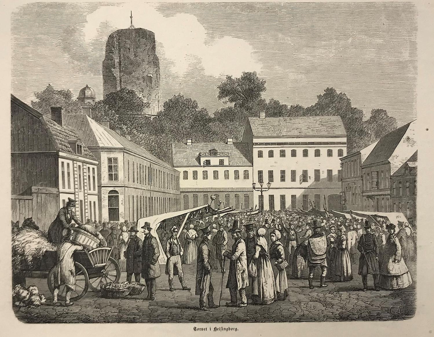Vy över ett torg fullt med människor i 1800-talskläder. I bakgrunden syns flera flervåningshus och tornet Kärnan.