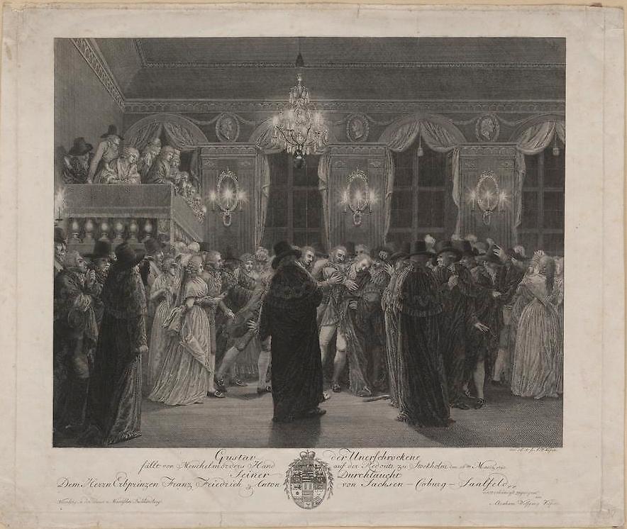 Svartvit gravyr som skildrar skottet på maskeradbalen. I mitten har Gustav III just segnat ner i armarna på de som står närmast, runtomkring står en stor klunga människor med och utan mask. Mördaren står i centrum av bilden med ryggen vänd mot betraktaren.