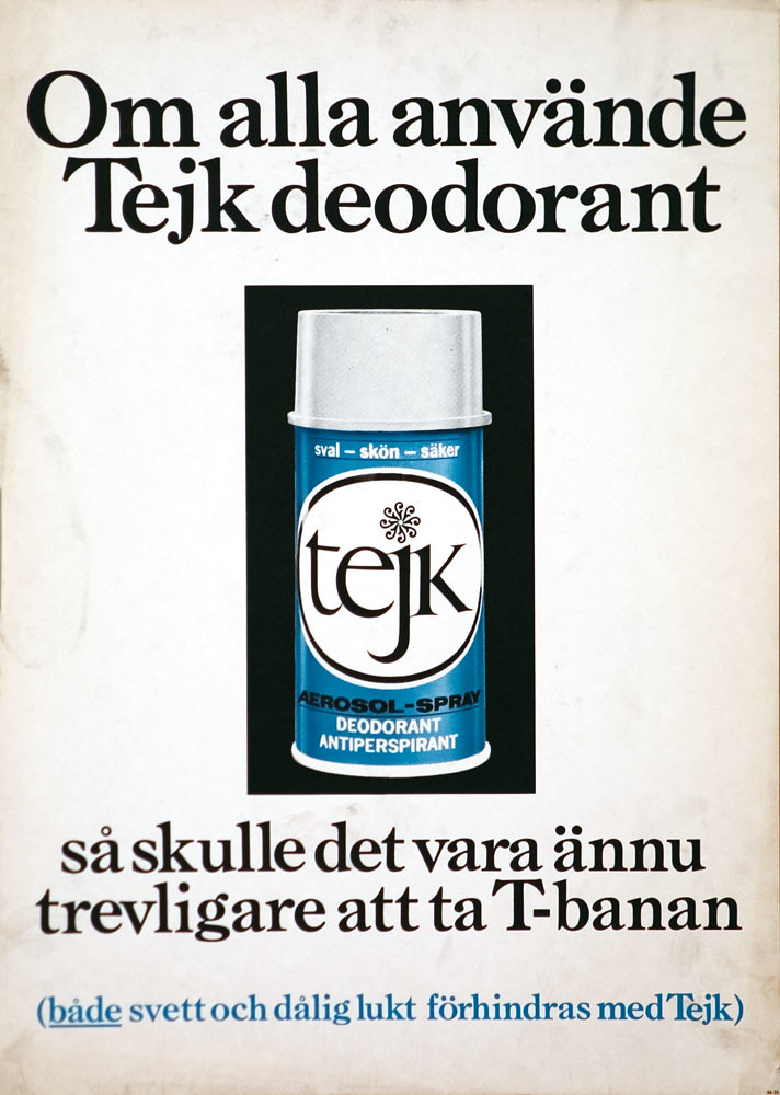 Reklam för deodoranten Tejk. Grafisk bild i blå och vita färger av deon. Rubrikn lyder: Om alla använde Tejjk deodorant så skulle det vara ännu trevligare att ta T-banan.