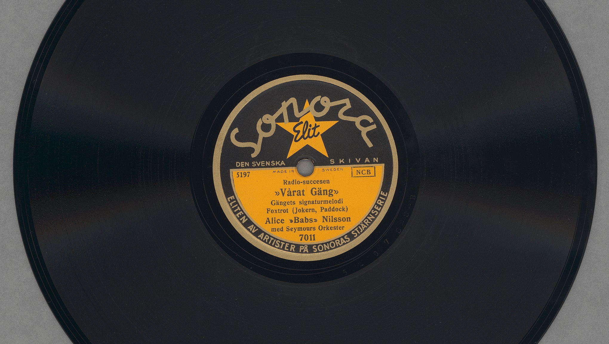 A vinyl record with an orange label saying "Sonora".