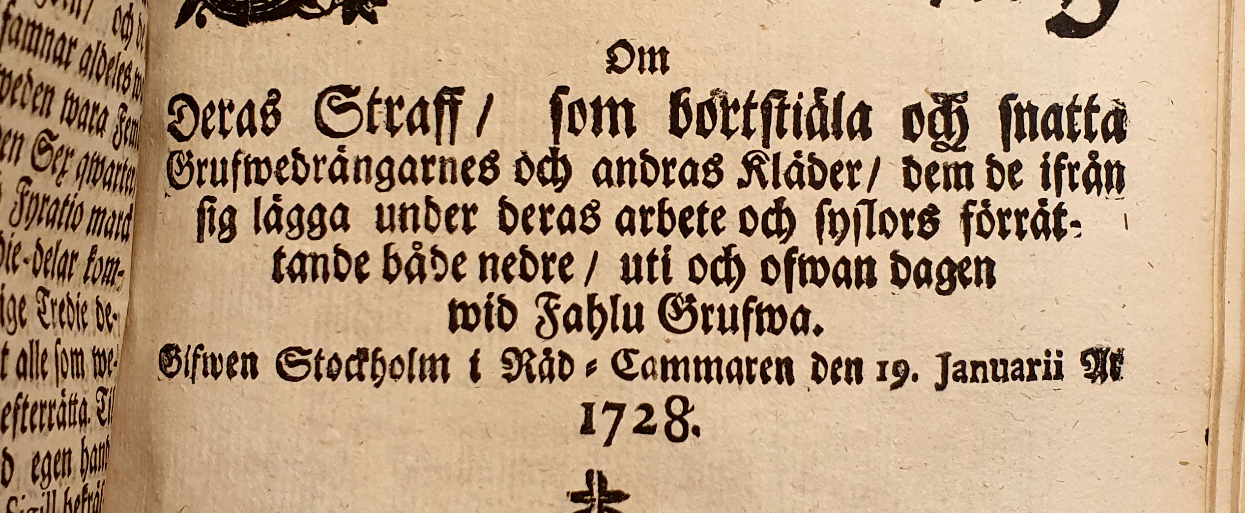 Foto av detalj av sida med svart tryck i frakturstil.