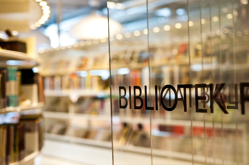 Glasdörr in till bibliotek Foto: KB/Jens Gustavsson