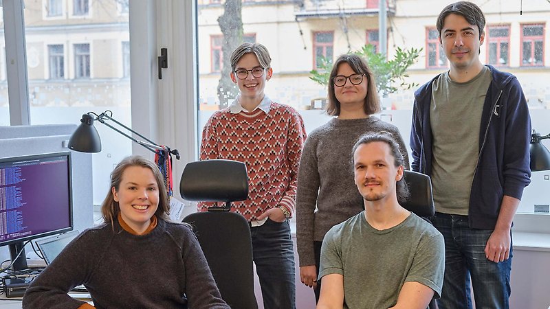 En grupp med personer i ett kontorslandskap.