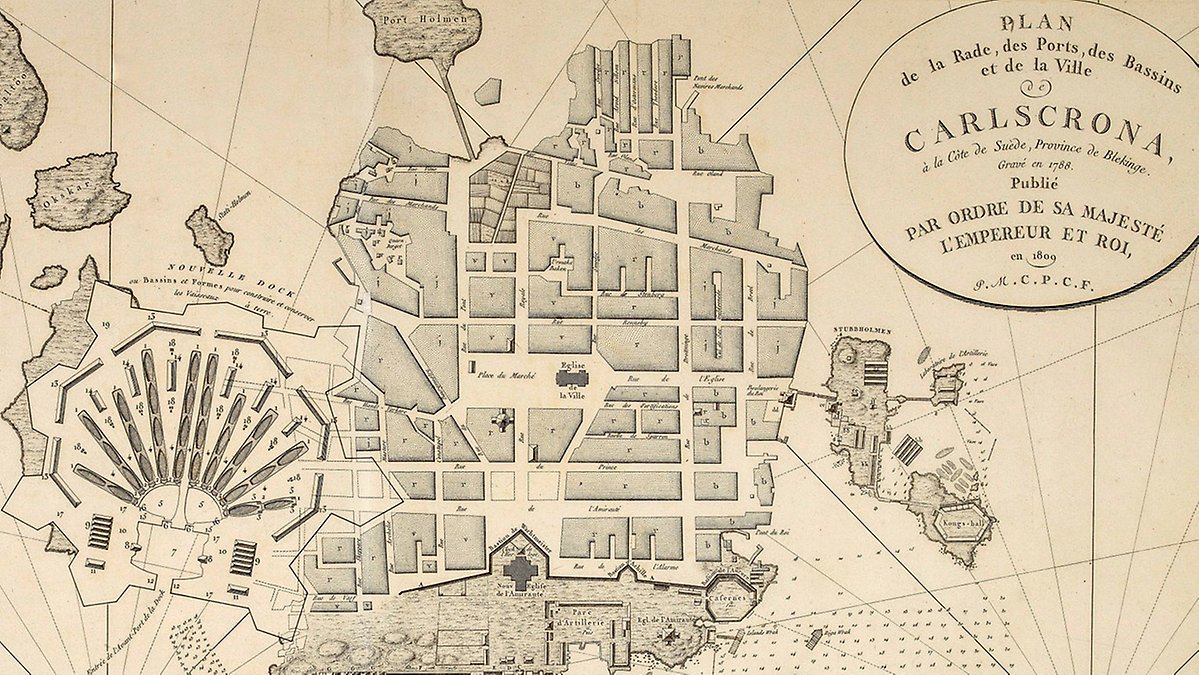 Karta över Karlskrona med dammar och hamnar utmärkta.