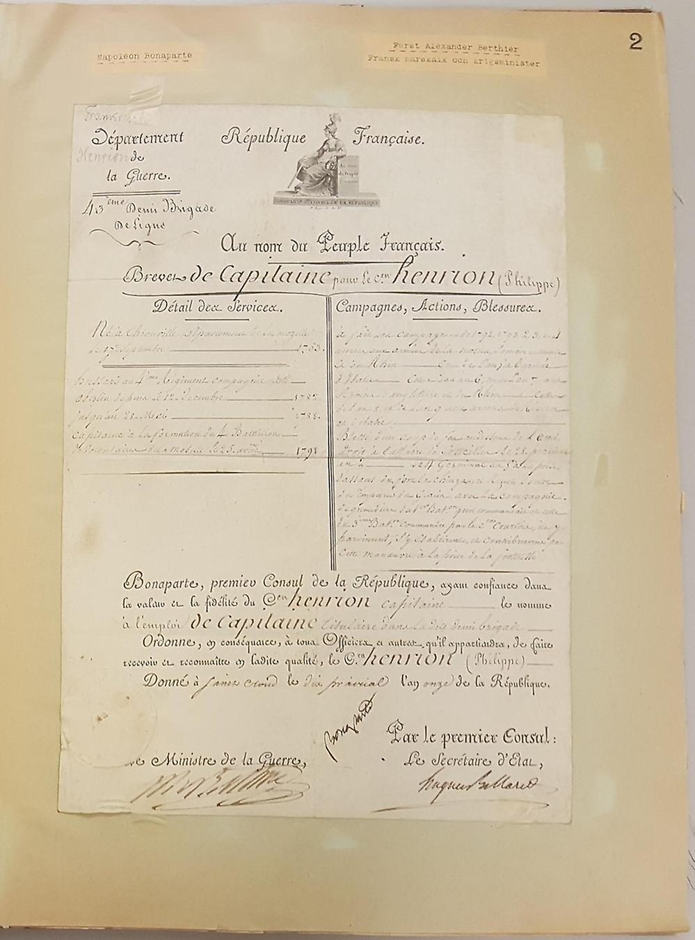 Officiellt dokument på franska med Napoleons autograf.